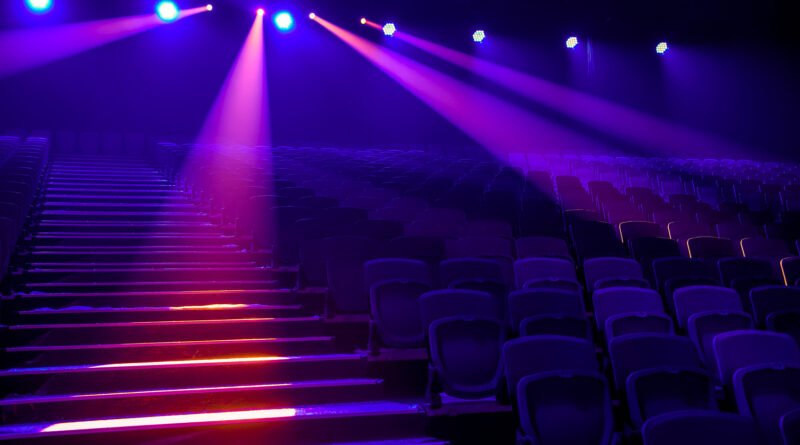 Tini Stoessel: butacas vacías en una sala de concierto