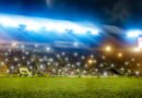 Torneo Clausura: tribunas con hinchas y luces en un estadio de noche