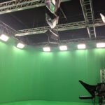 Venta de Mandarina: estudio de televisión vacío con cámaras y luces
