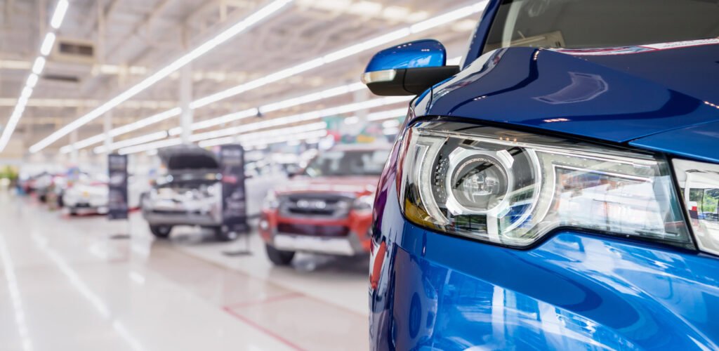 ventas de autos 0km: salón de concesionaria moderno